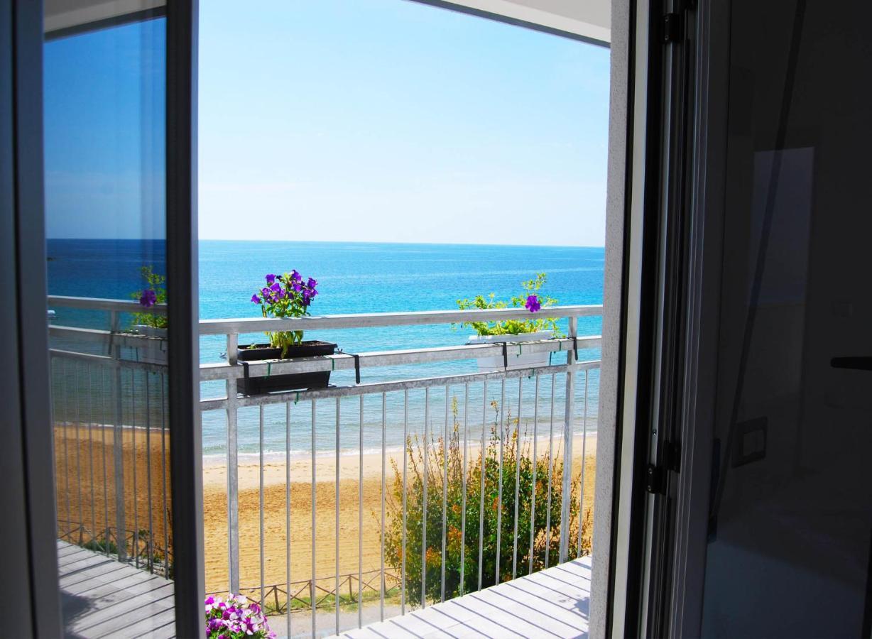 B&B Capo Rizzuto Fronte Mare Extérieur photo